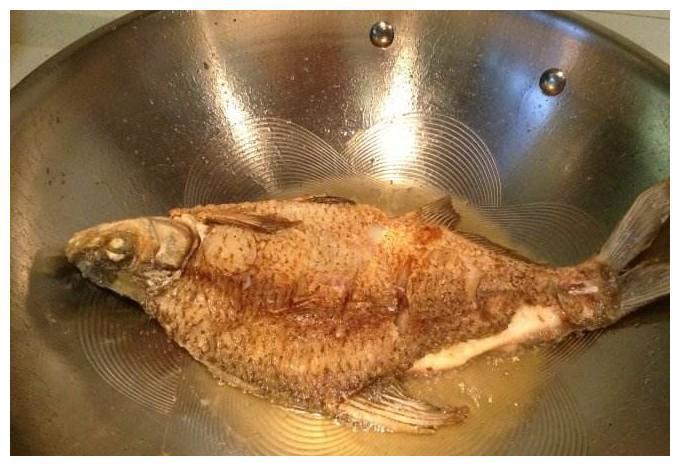 如何把鱼汤炖白，炖出奶白色鱼汤的窍门