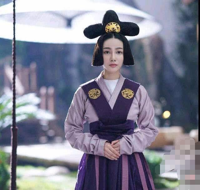 在热播《凤囚凰》中兰若的扮演者是谁，撞脸baby引起关注