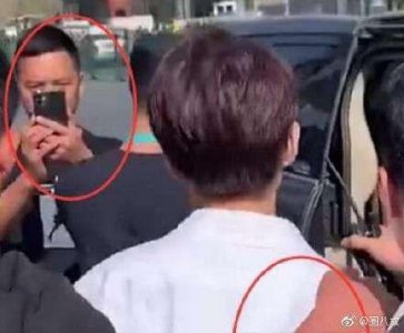 ​王俊凯遭陌生男搂肩，中国作家刘信达大胆设想：若是绝色美眉呢？