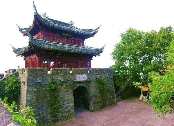 浙江的台州府城墙被称为“江南八达岭”,它的长度仅有6公里