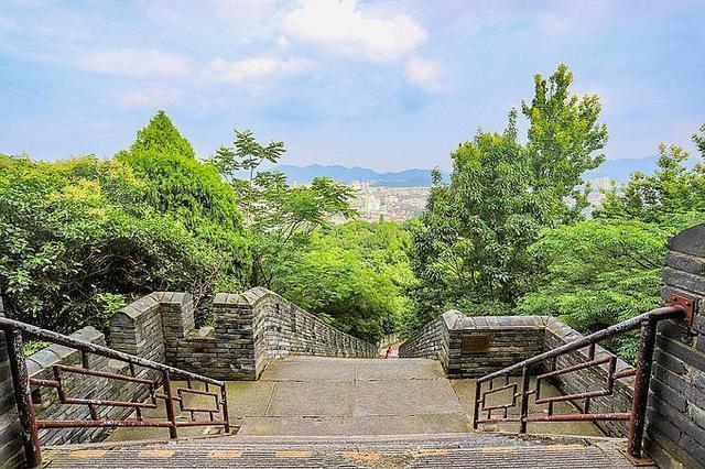 浙江的台州府城墙被称为“江南八达岭”,它的长度仅有6公里