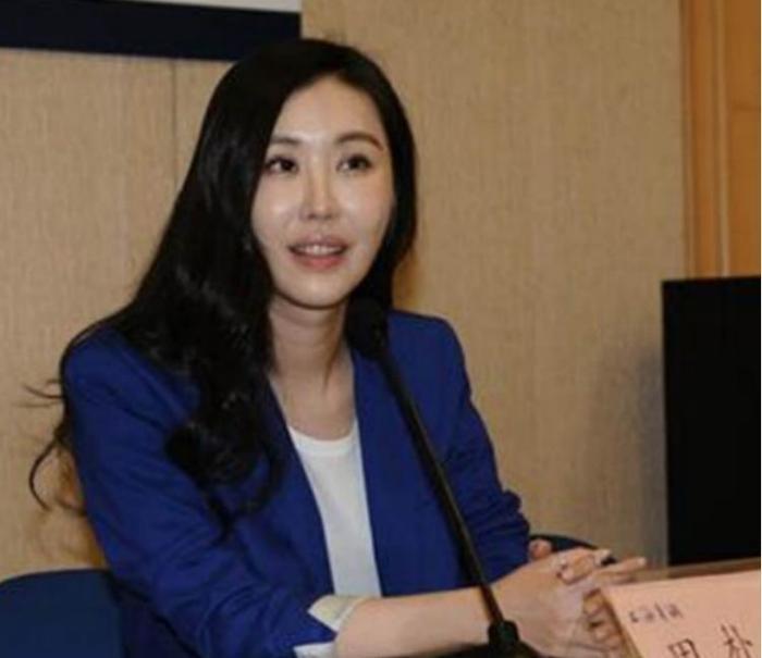 当初“攀高枝儿”嫁给68岁企业家的美女田朴珺，她现状如何了？