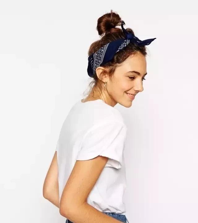 丝巾应如何搭配，怎样系好看？