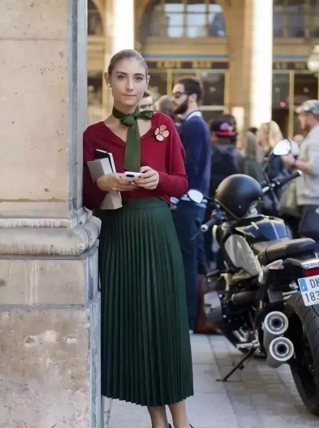 丝巾应如何搭配，怎样系好看？