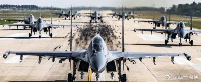 ​苏-30MKK挂8弹亮相，中国空军的情怀机型与实力象征