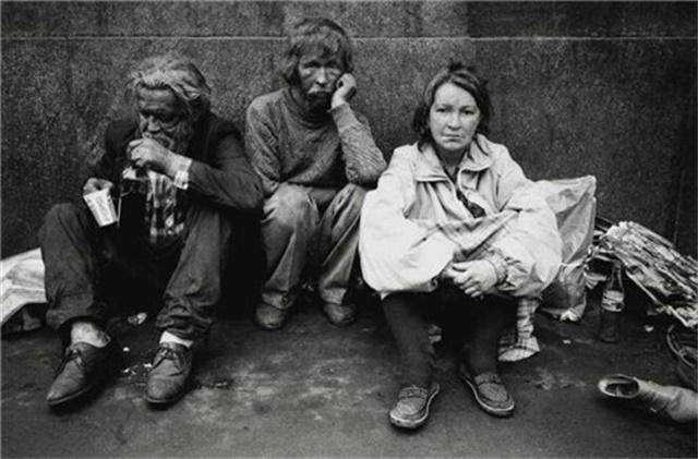 直击苏联解体后俄罗斯人流落街头各种惨状老照片