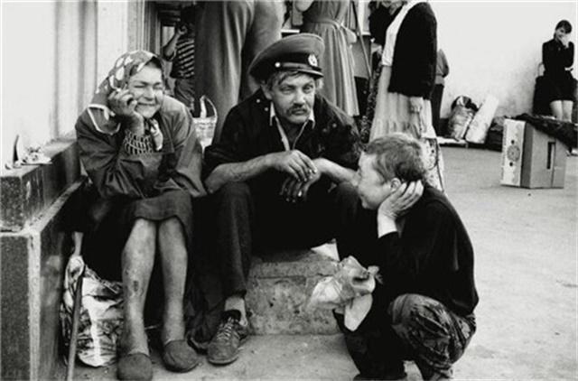 直击苏联解体后俄罗斯人流落街头各种惨状老照片