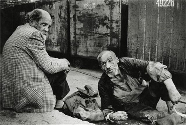 直击苏联解体后俄罗斯人流落街头各种惨状老照片