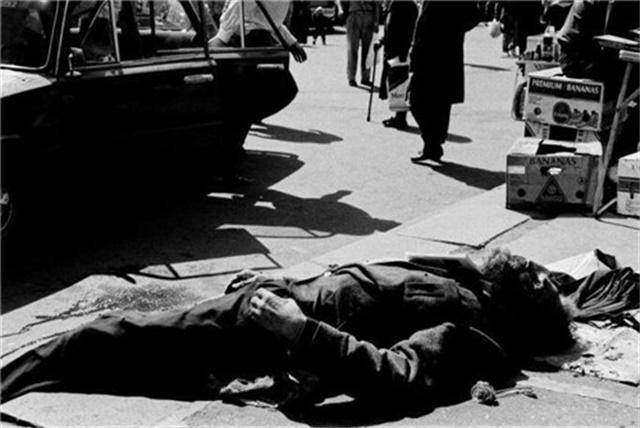 直击苏联解体后俄罗斯人流落街头各种惨状老照片