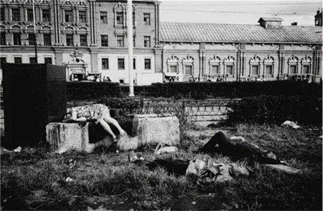 直击苏联解体后俄罗斯人流落街头各种惨状老照片