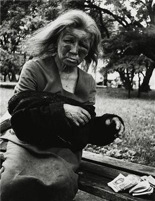 直击苏联解体后俄罗斯人流落街头各种惨状老照片