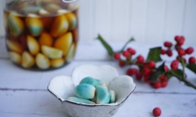 ​腌腊八蒜，记住一个小妙招，几天就能吃，脆绿可口不辛辣