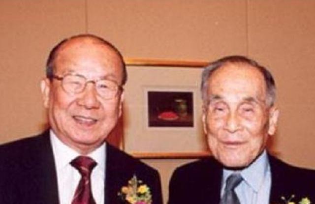 他白手起家开创2家银行，2000亿全捐给祖国不做首富，他儿子怎样