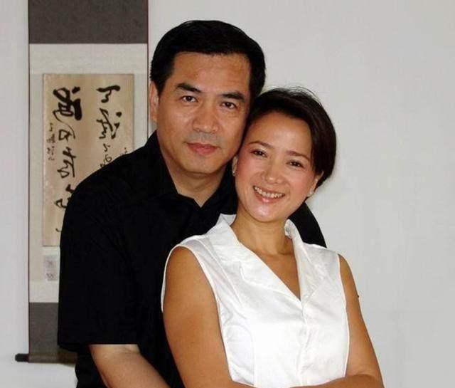 54岁何晴美人比许晴大四岁, 自然的脸就是不同!