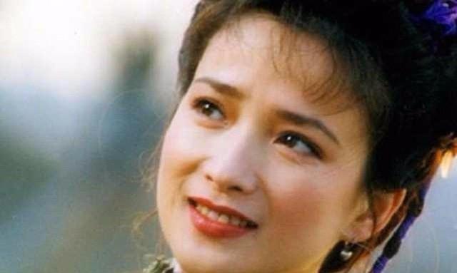 54岁何晴美人比许晴大四岁, 自然的脸就是不同!