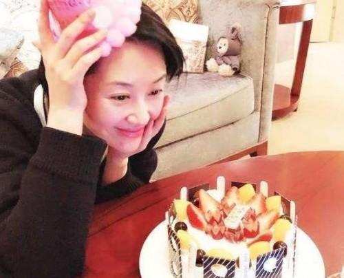 54岁何晴美人比许晴大四岁, 自然的脸就是不同!