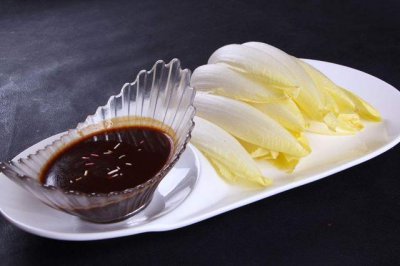 ​这种菜没光也能生长，营养价值高很像娃娃菜，自己种天天吃新鲜的