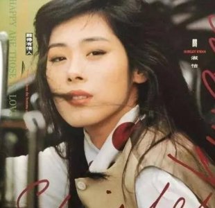 ​她曾和梅艳芳齐名，因未婚生子一度被封杀，今53岁落魄到流落街头