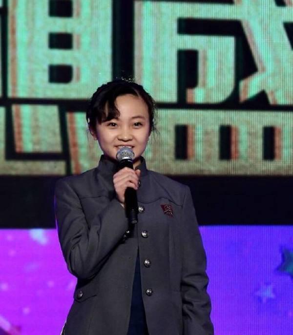 林妙可罕晒近照，穿着时尚网红范足！这次终于有了20岁女孩的模样