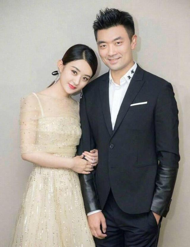 赵丽颖冯绍峰两人一起出席金鹰节，将正面回应恋爱领证结婚一事