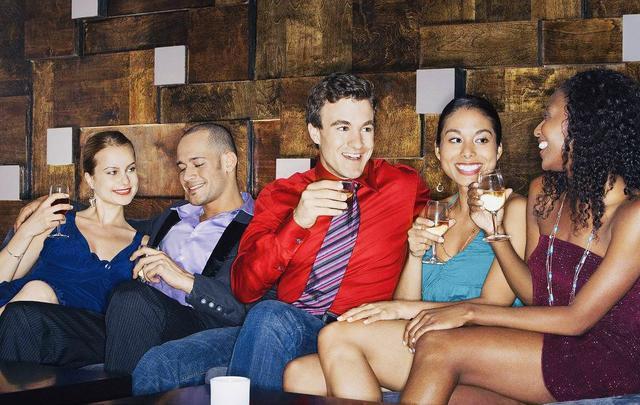 城府深的人说话有一个特点，观点性的东西他们一般表达不会明确