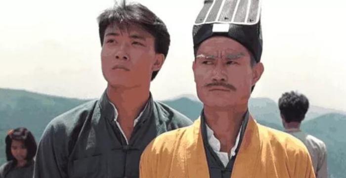 为了防止拍鬼片入戏太深，林正英在拍片时都有哪些奇怪的规定？