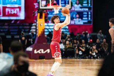 ​一场比赛，两大核心伤退！波神高效爆发，东部黑马四连败