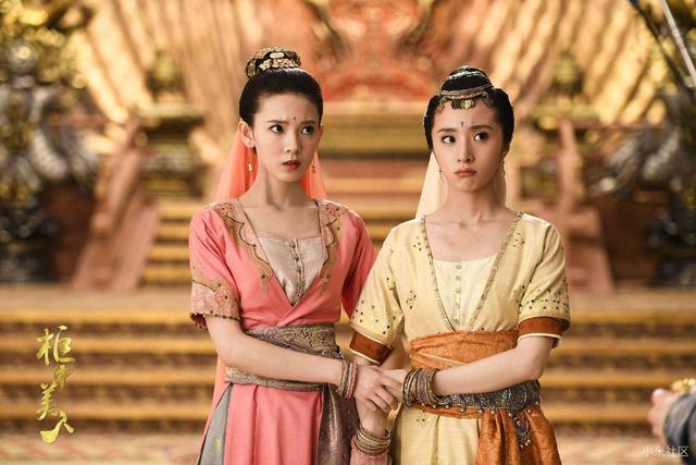 柜中美人：陈瑶古装造型美出天际，而女主的黄脸婆加兔牙造型超丑