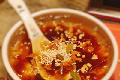 ​自制“红糖冰粉”，4块红糖半碗凉粉，嫩滑爽口，我家隔三差五吃