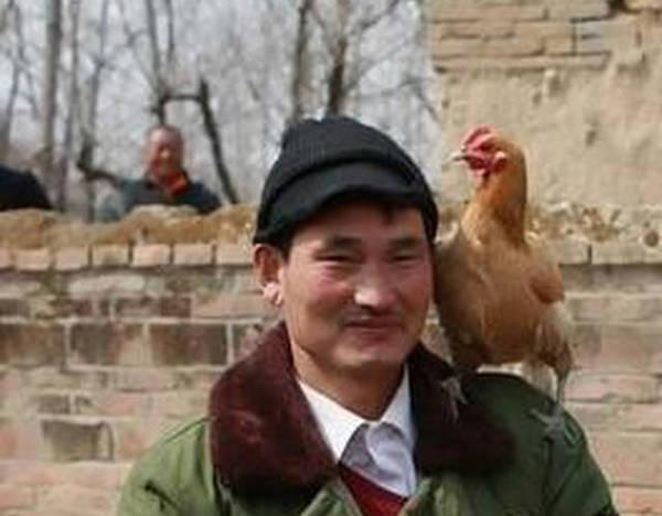 纵观大衣哥朱之文的成名之路，他应该得到观众的尊重