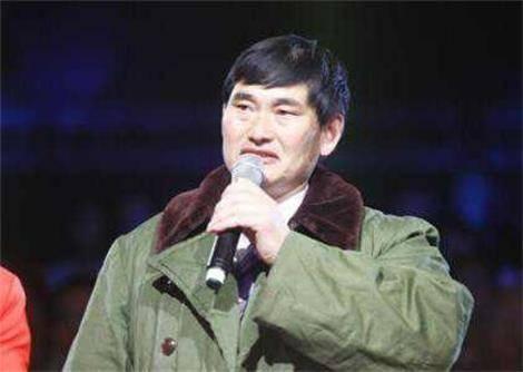 纵观大衣哥朱之文的成名之路，他应该得到观众的尊重