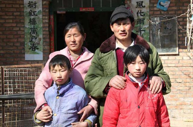 纵观大衣哥朱之文的成名之路，他应该得到观众的尊重