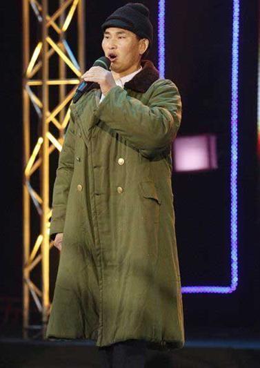 纵观大衣哥朱之文的成名之路，他应该得到观众的尊重