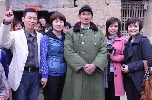 纵观大衣哥朱之文的成名之路，他应该得到观众的尊重