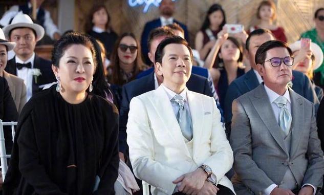 妈妈没参加郭碧婷婚礼，爸爸表情冷淡，郭碧婷浑身珠宝超千万