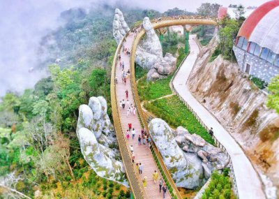 ​国外网红佛手桥，“两只大手”托起整座桥，吸引各国游客前来参观