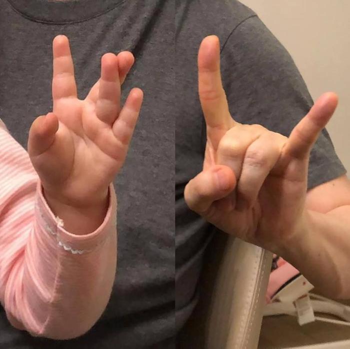 哈林1岁爱女首度曝光！网友狂赞：太可爱了