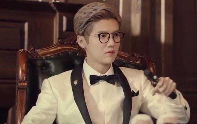 肯德基爷爷换造型，新版造型酷似彭于晏，转眼就成偶像派