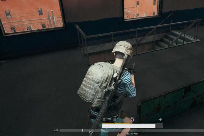 吃鸡萌新如何先发制人？勤练这2招很管用