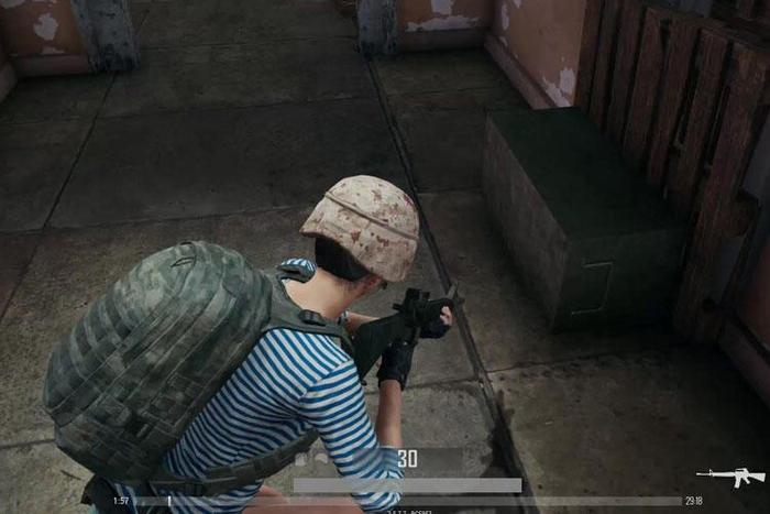 吃鸡萌新如何先发制人？勤练这2招很管用