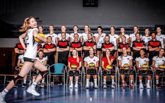 德国女排队员因甜美笑容走红,被称惠若琪和木村纱织结合体