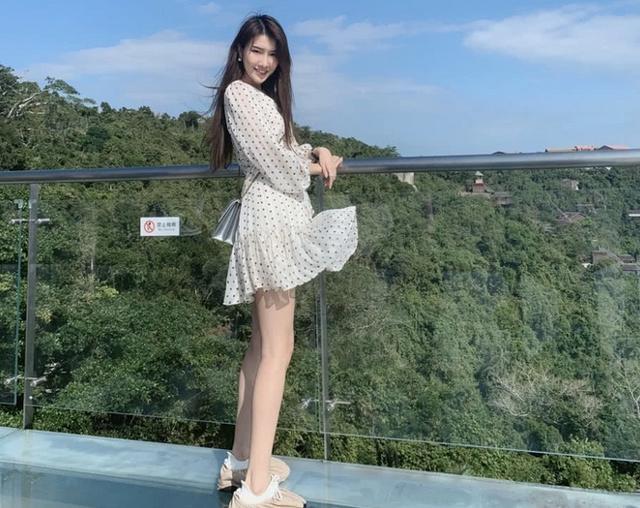 郭艾伦模特女友近照：颜值高身材傲人，身价百万，证件照惊艳网友
