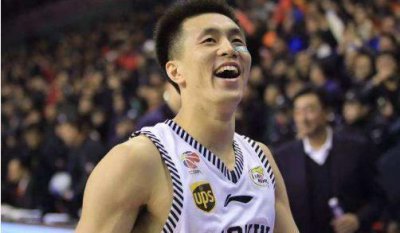 ​郭艾伦模特女友近照：颜值高身材傲人，身价百万，证件照惊艳网友