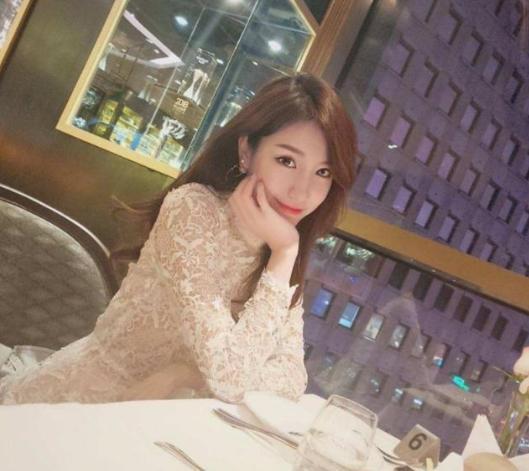 郭艾伦模特女友近照：颜值高身材傲人，身价百万，证件照惊艳网友