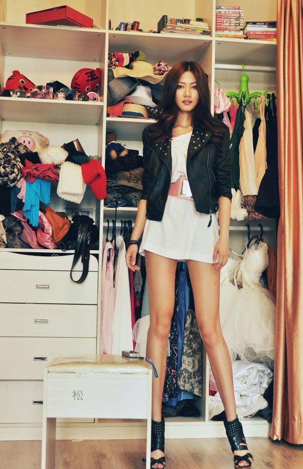 看完美腿皇后的照片，难怪她是北体校花，长腿不输鹿晗女友关晓彤