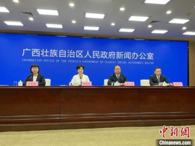 ​广西隆林各族自治县喜迎70华诞 城乡面貌发生翻天覆地变化