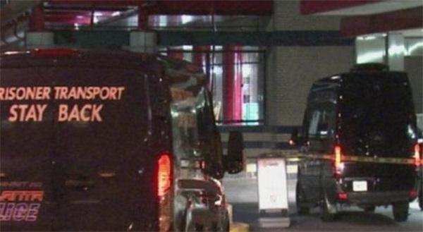 梅威瑟在成人夜总会玩完后遭遇有预谋枪击，保镖中枪入院！