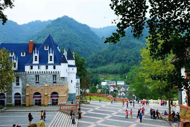 四川这座蕴藏欧美风情的小镇，周末免费对外开放，离成都很近