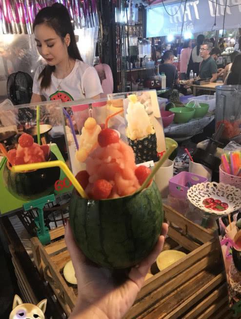 无数小哥青睐的“牛肉面西施”未逃“见光死”，离开美颜后太失望