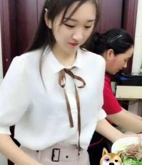 无数小哥青睐的“牛肉面西施”未逃“见光死”，离开美颜后太失望